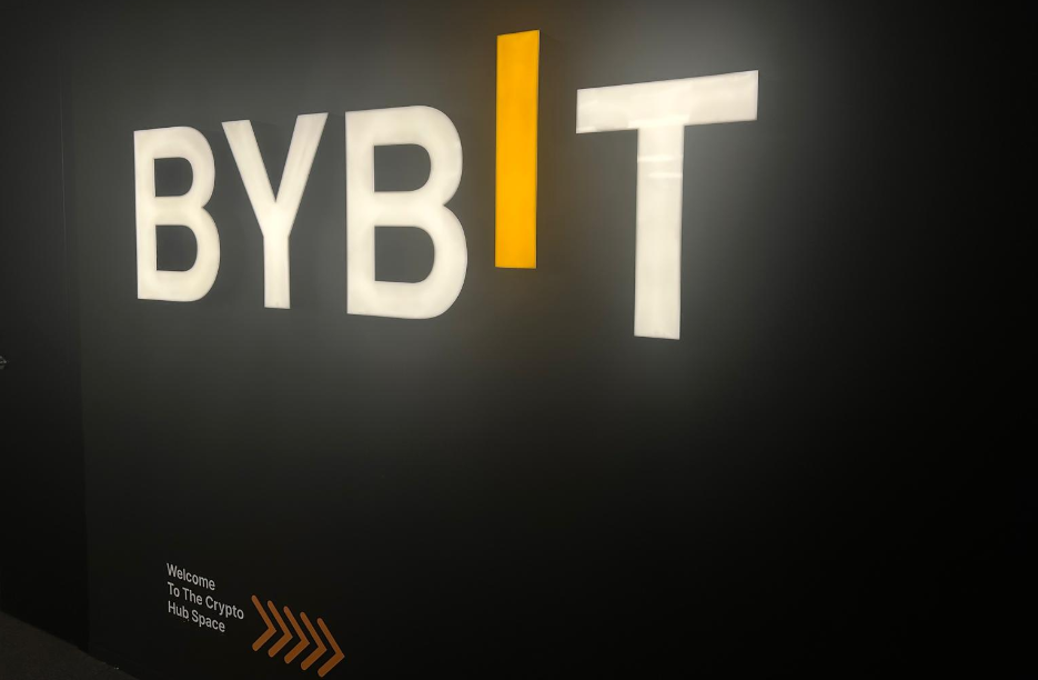 Bybit EU licencja MiCA FMA Austria, paszportowanie do Polski, dwie platformy